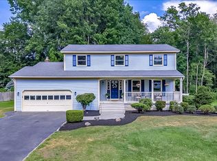 26 Cindy Ln, Halfmoon, NY 12065