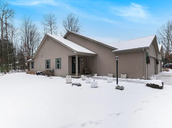 3121 Aspen Blf, Traverse City, MI 49686