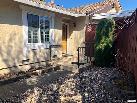 3rd image of 432 Yosemite Ct