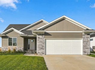 900 Beck Dr, Solon, IA 52333