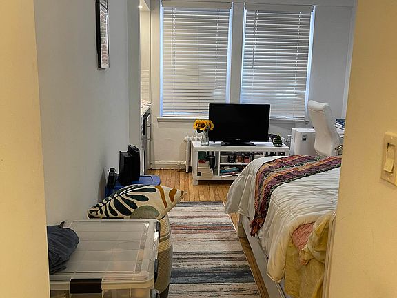 4th image of 304 E 41st St Floor 2