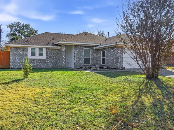 15 W Sharon Dr, Krum, TX 76249