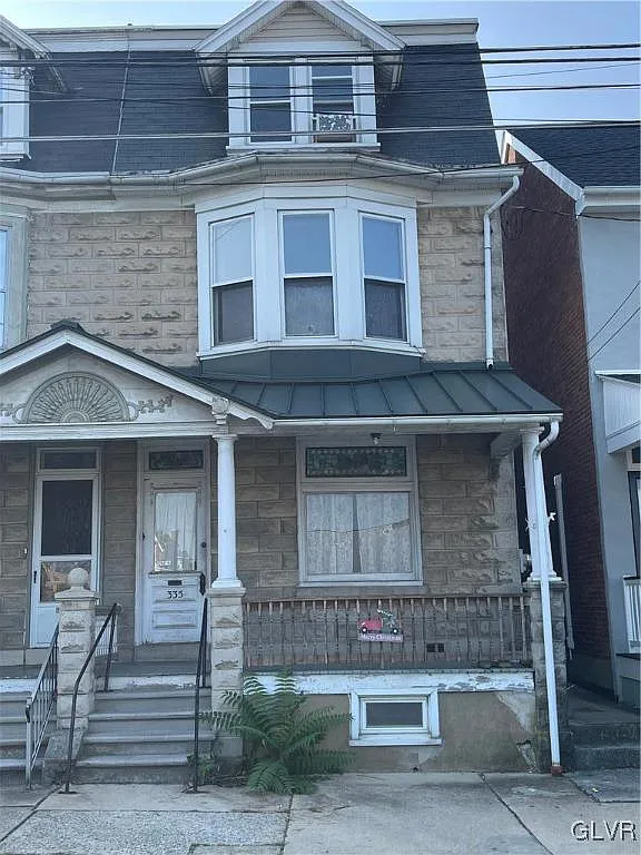 335 W Walnut St photo 1