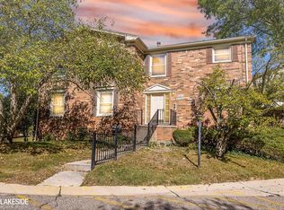 6322 Pepper Hill St, West Bloomfield, MI 48322