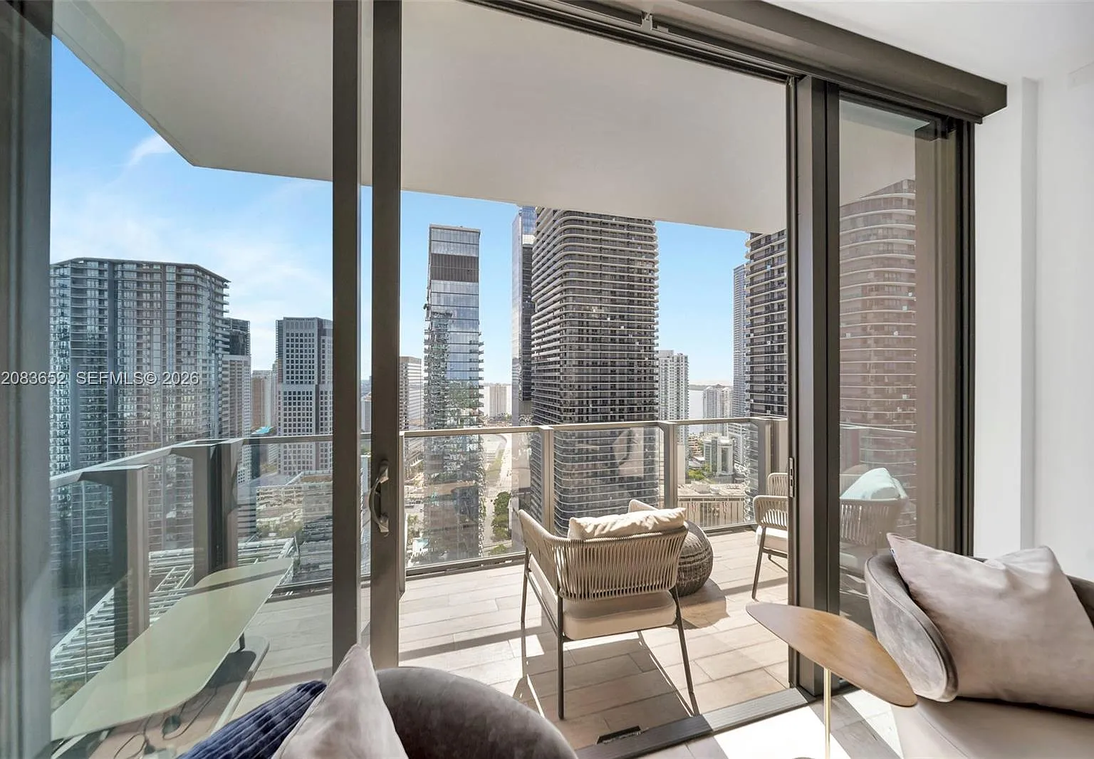 Rise Condo — Photo 3