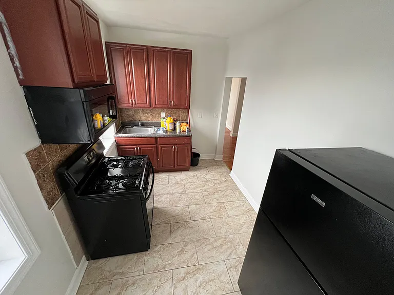 161 Bergen Ave #42E — Photo 1
