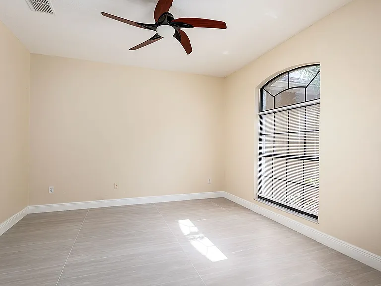 1585 Cherry Ridge Dr — Photo 5