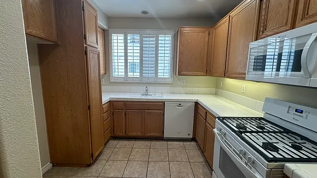130 Beach Side Ct — Photo 5