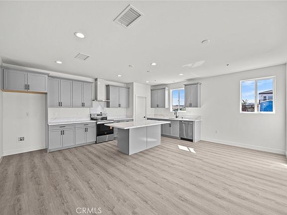 5th image of 16765 La Bella Villa