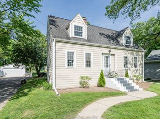 1727 Riverside Ave, St Charles, IL 60174