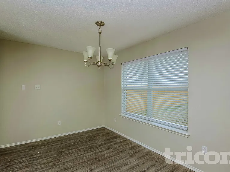 516 Cambridge Dr — Photo 4