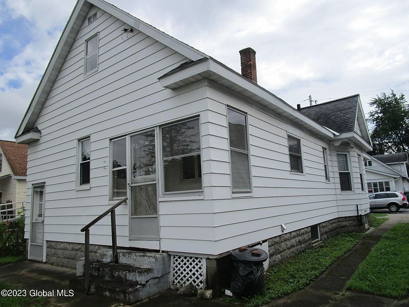 4th image of 1355 Santa Fe Street