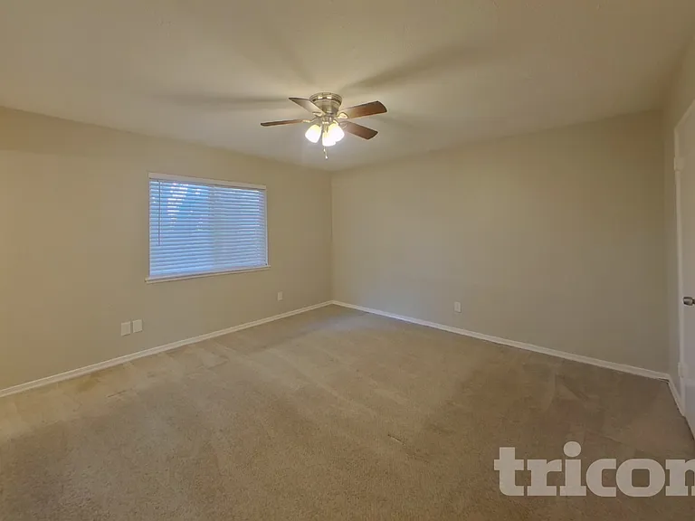 7309 Hedge Dr — Photo 8
