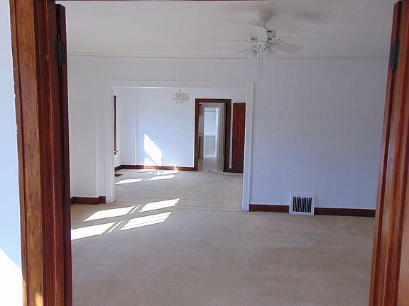 3rd image of 1102 N Ash St