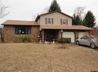 2 Ives Ct, Schenectady, NY 12309