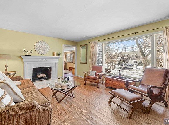 4th image of 275 Norman Dr