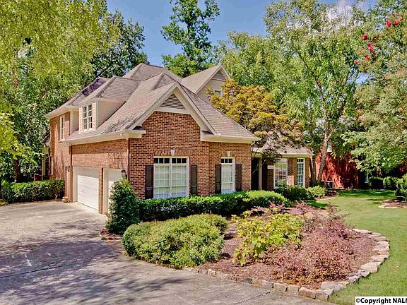 3rd image of 2923 Hampton Cove Way SE