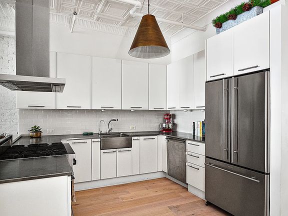 5th image of 75 Grand St APT 3E