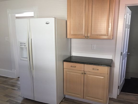 5th image of 221 W Stewart St