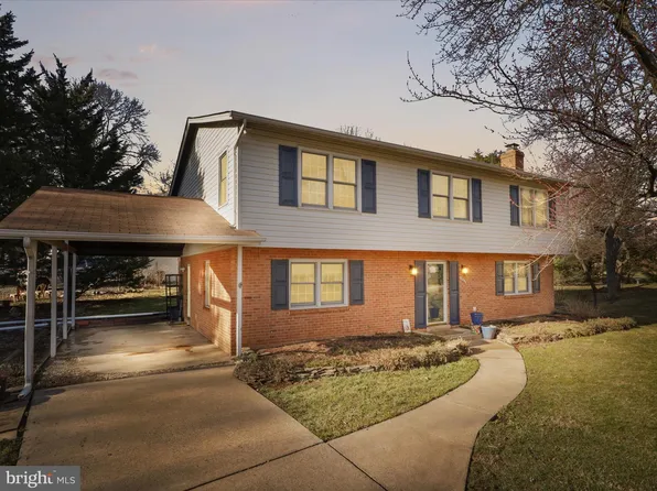 903 Dunbarton Ct, Herndon, VA 20170