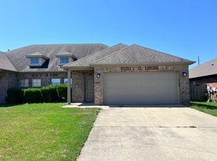930 Kensington Dr #930, Centerton, AR 72719