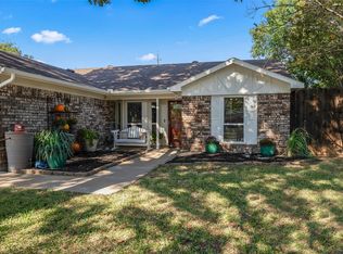 6204 Fernwood Dr, Arlington, TX 76001