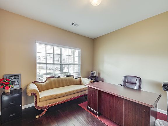 5th image of 118 Newry Dr