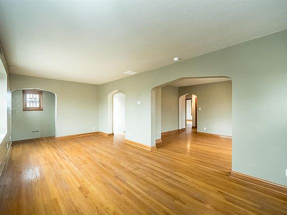 5th image of 6001 Leona St
