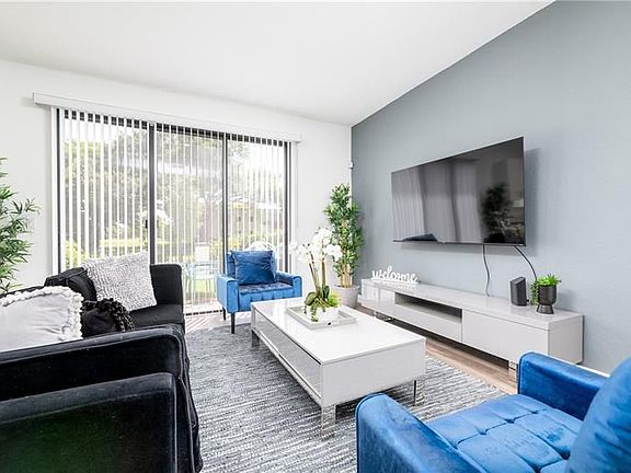 4th image of 711 Vista Way