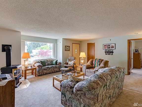 4th image of 210 Mackenzie Dr