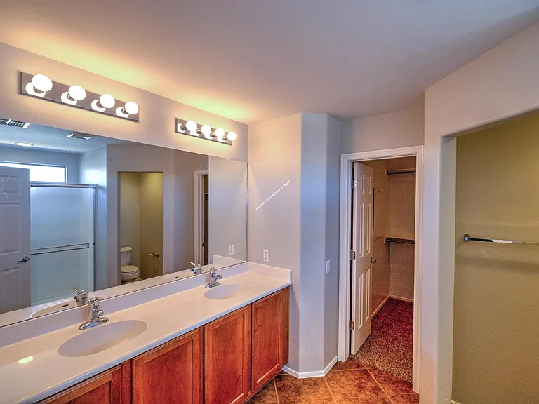 838 W Calle Valenciana — Photo 18