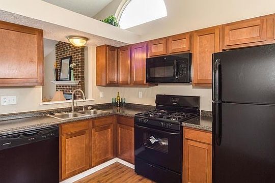 5th image of 2140 Kingsglen Dr