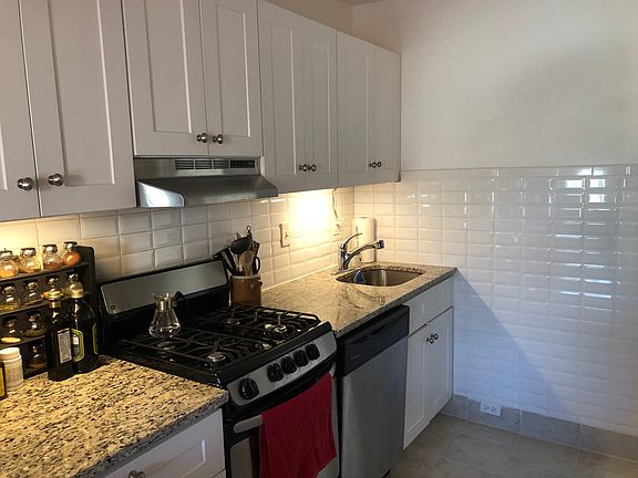 4th image of 753 S 22nd St Floor 3