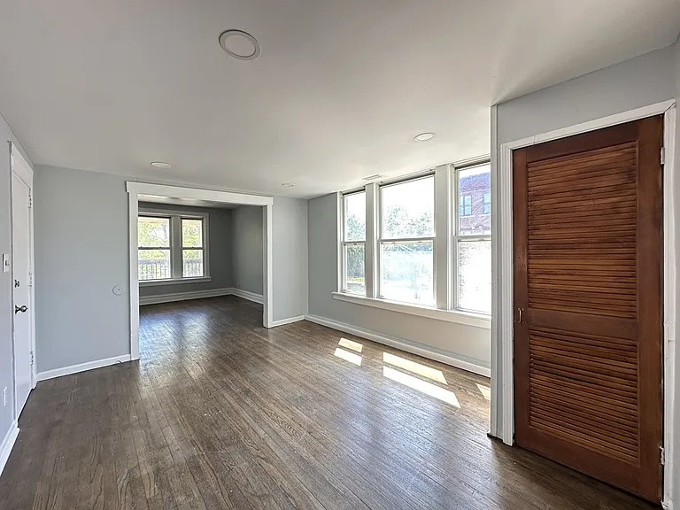 2704 E 77th St #3 — Photo 7