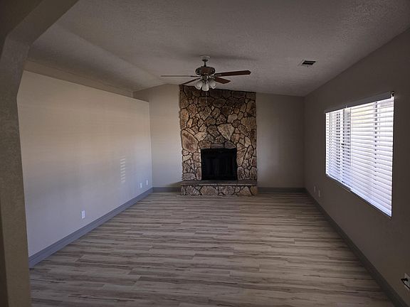 3rd image of 7527 Redwood Ave