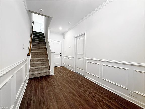 3rd image of 2012 Stanford Ln
