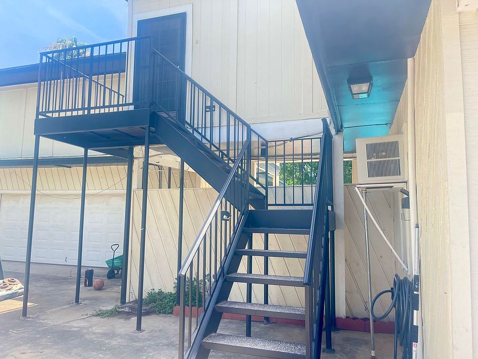 1st image of 406 Longshadow Rd