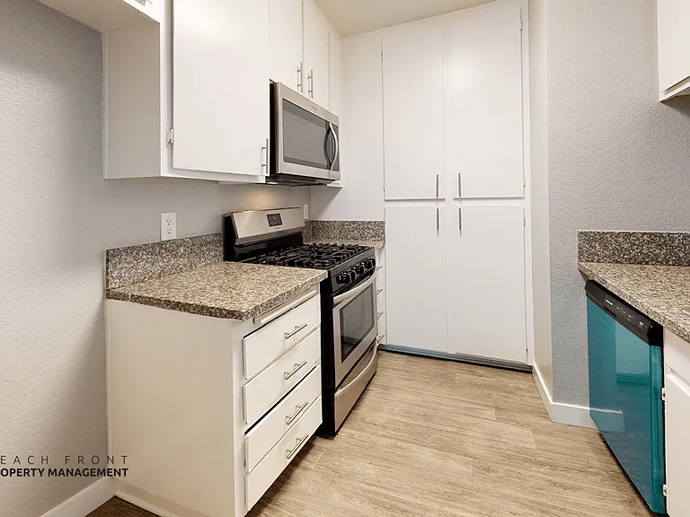7950 Howe St. — Photo 13
