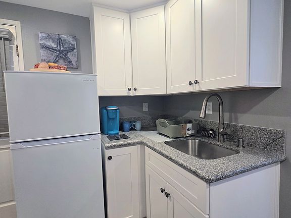 5th image of 248B Bluefield Ave