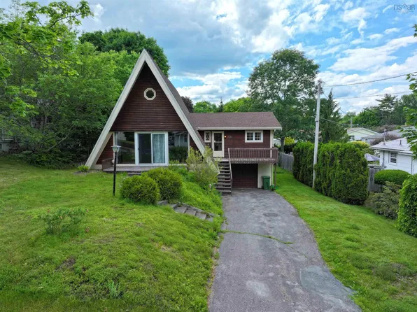 136 Empire St, Bridgewater, NS B4V 2M1