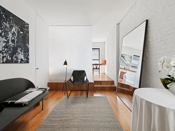 325 W 21st St APT 14, Manhattan, NY 10011