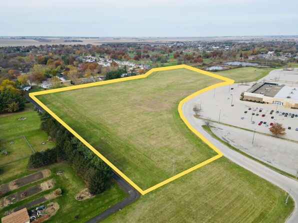 Hickory Point Ct, Forsyth, IL 62535