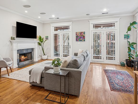 2nd image of 3248 N Kenmore Ave APT 3