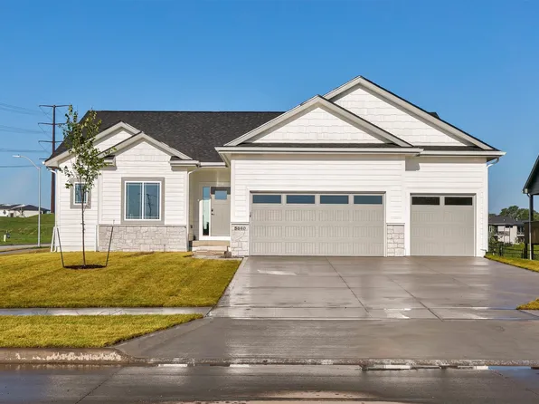 5640 163rd St, Urbandale, IA 50323
