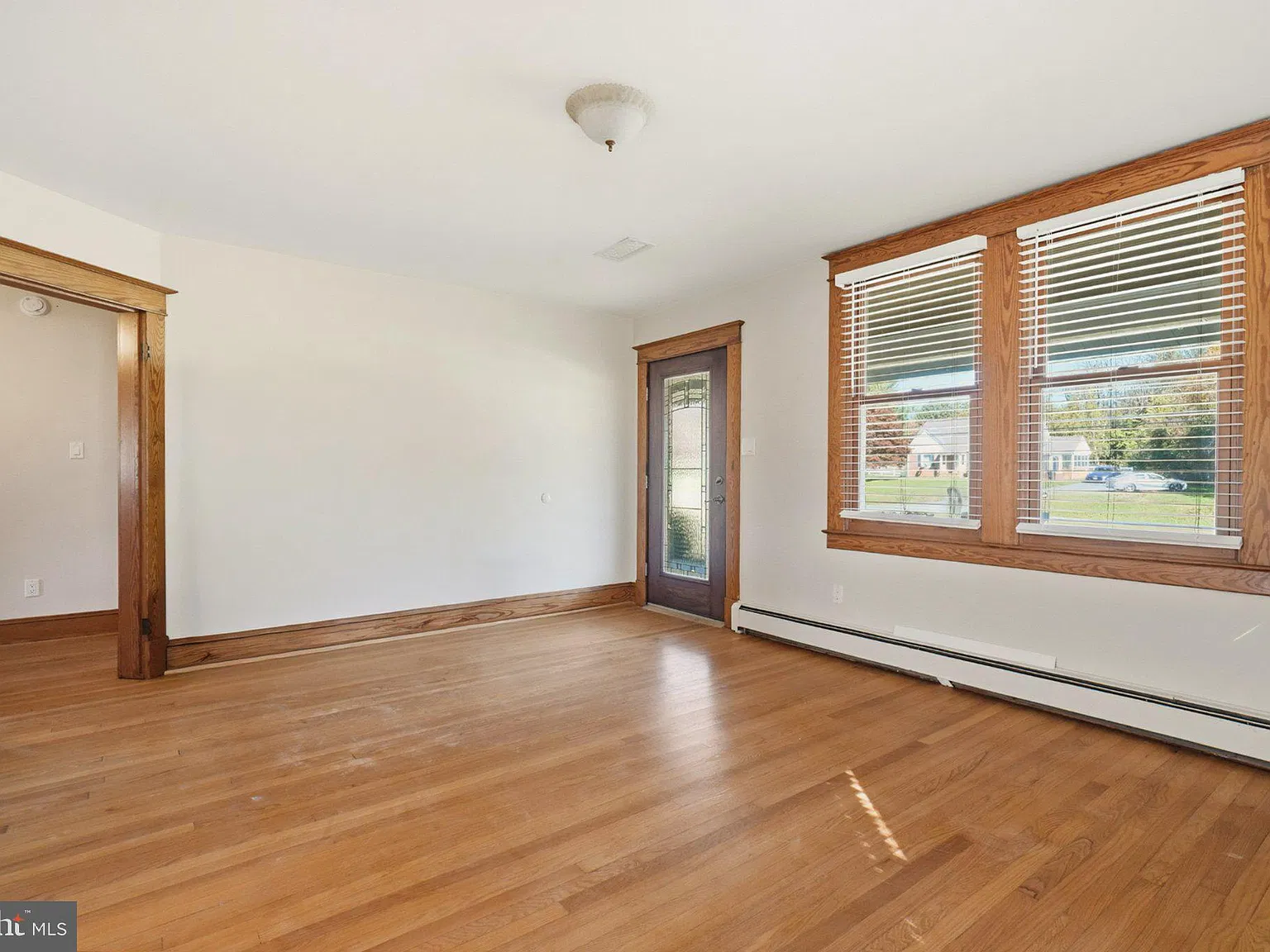 4 bed, 2.0 bath, 1872 sqft, $3,500 — Photo 4
