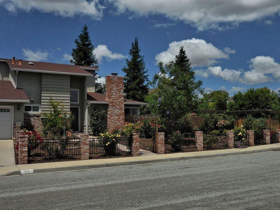2nd image of 115 Sweetberry Ct