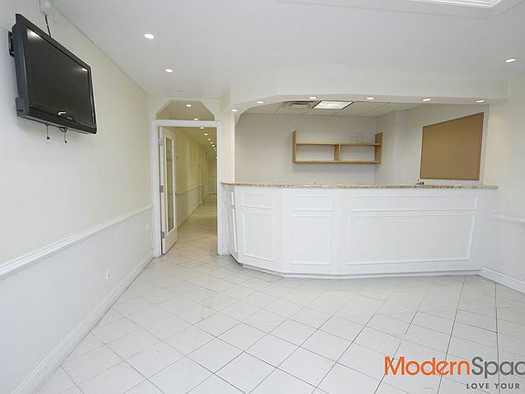 3rd image of 2309 31st St Suite 3