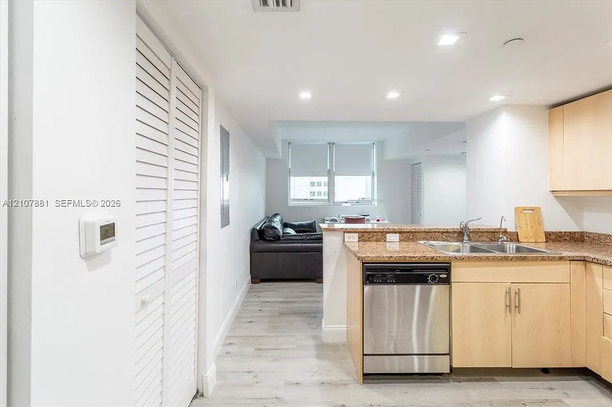 Flagler First Condo — Photo 4
