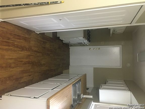 5th image of 167 Mountain Valley St
