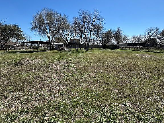 5th image of 108 Russell Rd